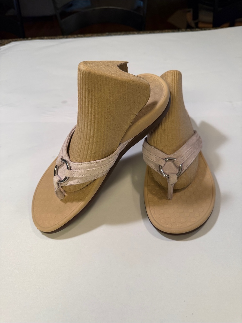 Vionic Tide Aloe Suede Sandals in Quiet Purple with Silver Ring Size 8